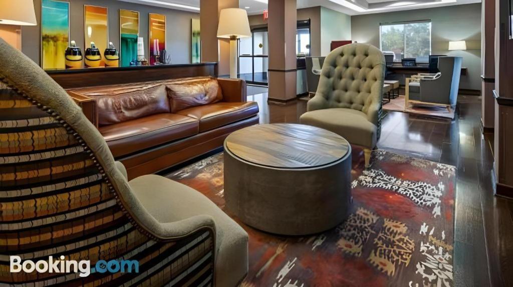Western 3* Olathe
