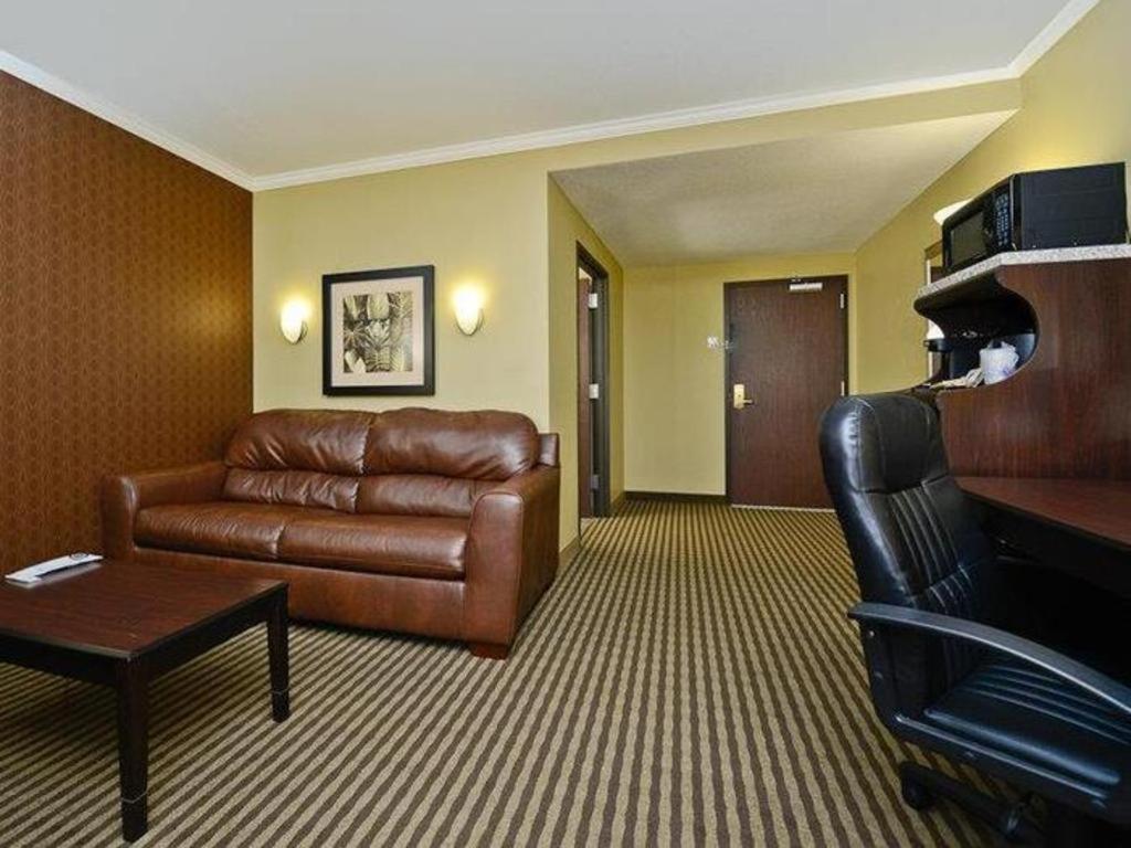Western 3* Olathe